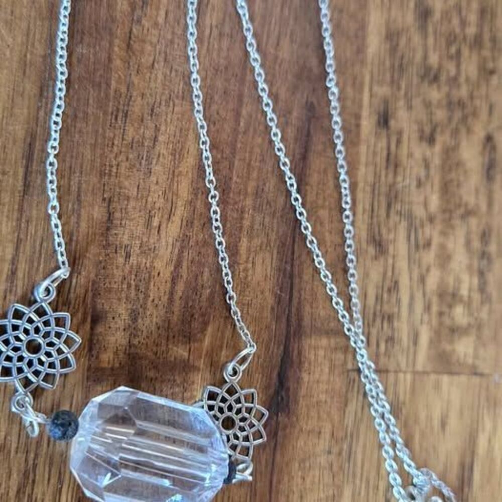 Aromatherapy Necklace with Faceted Clear Acrylic Bead & Floral Connectors - Picture 3 of 4